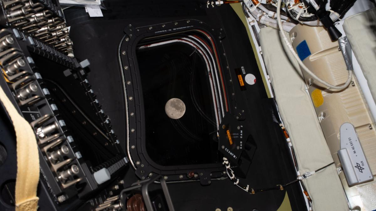 Astăzi, misiunea Artemis 2 a ajuns cu succes la Lună, marcând un pas important în programul de explorare spațială al NASA