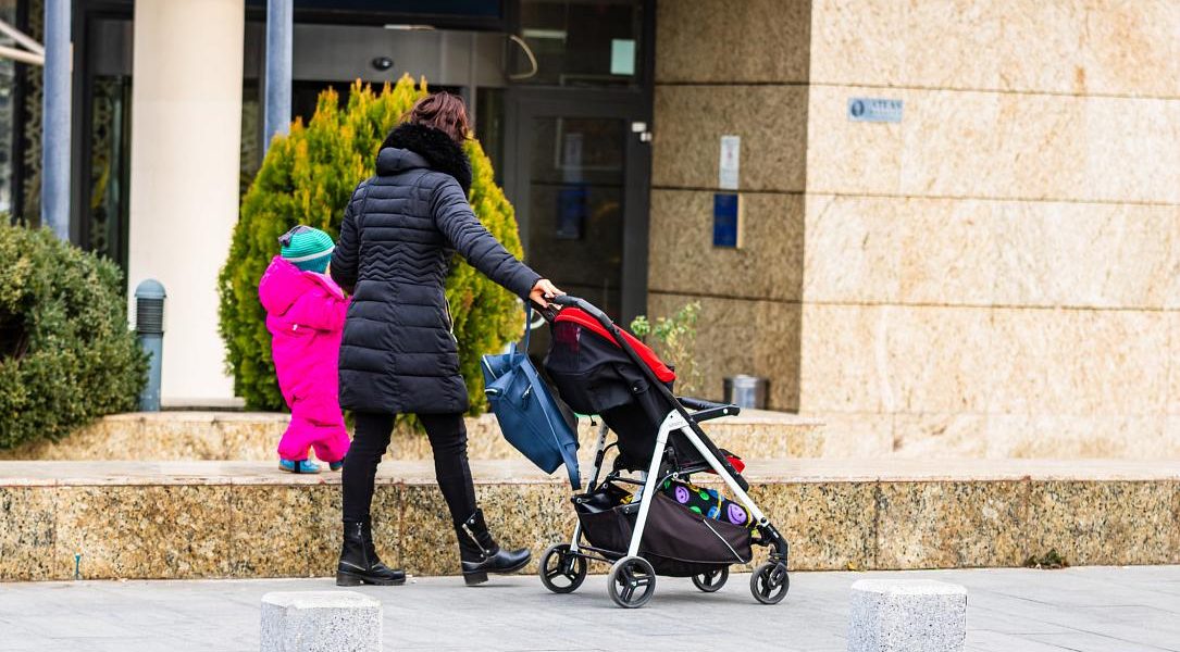 Părinții români din străinătate, prinși departe de casă de Paște