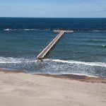 Mamaia: Pasarela prăfuită stă închisă de 6 ani, în timp ce Primăria Constanța zace la documentații