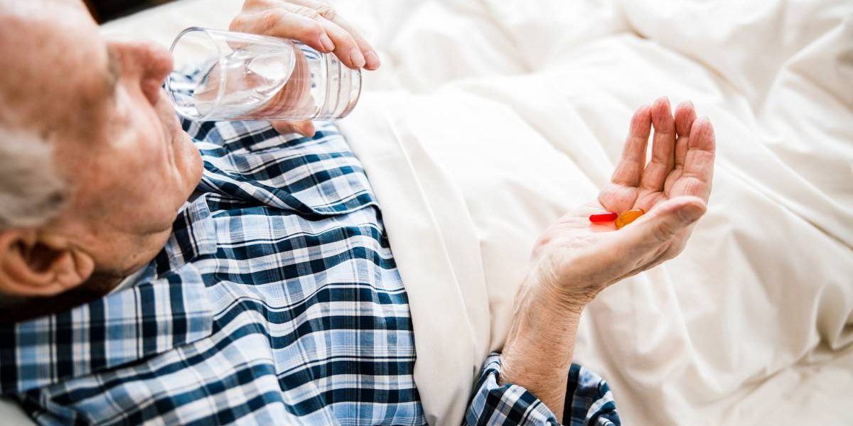 Obiceiuri banale care-ți distrug sănătatea. Atenție la ce faci după medicamente