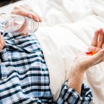 Obiceiuri banale care-ți distrug sănătatea. Atenție la ce faci după medicamente