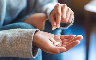 Atenție la ce mănânci când iei pastile! Anumite alimente pot reduce eficacitatea medicamentelor sau pot provoca reacții adverse severe