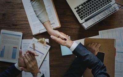 Tehnologia avansată a platformelor de inteligență artificială poate înlocui, în viitorul apropiat, consilierii financiari umani, potrivit unui expert de la MIT