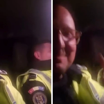 Săriți permisele, pe ritm! Doi agenți, chef la volanul mașinii de serviciu