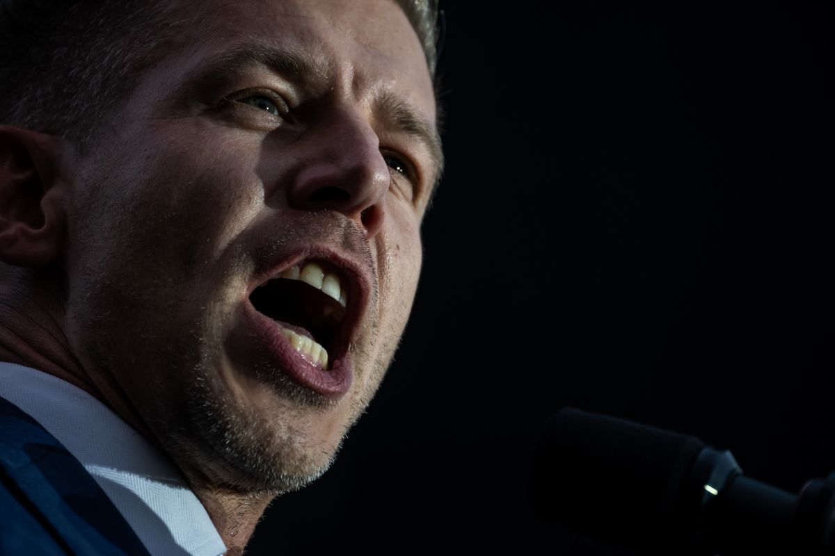 Simion, dans macabru pe morminte. UDMR, complice în minciunile lui