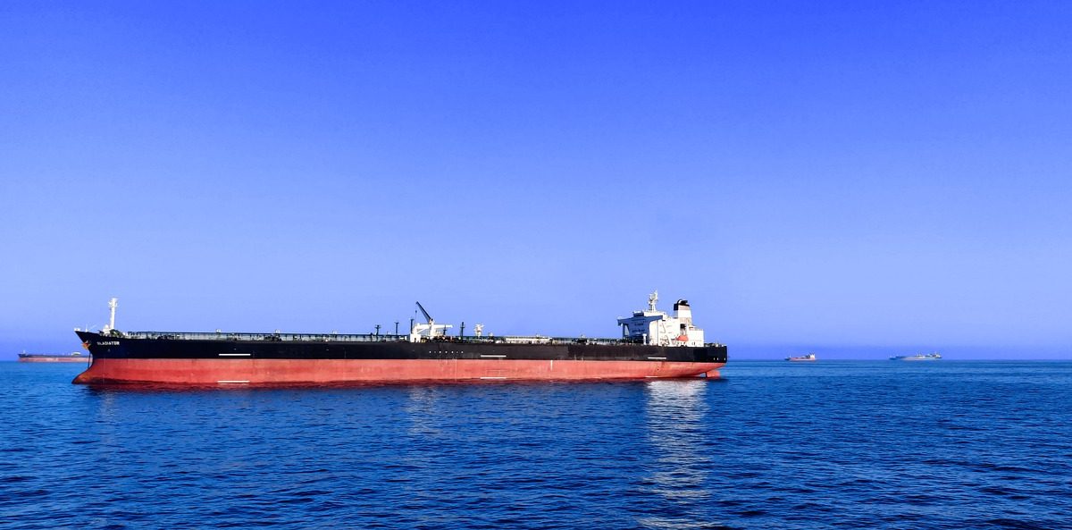 Petrolul american sare de 100$: Armistițiul SUA-Iran, dezastru la Hormuz