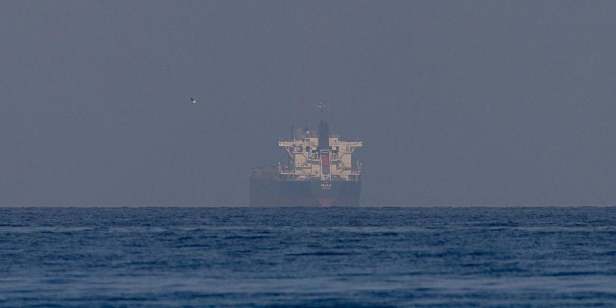 Petrolierele iraniene sfidează BLOCADA SUA: Cinci nave au trecut de Ormuz