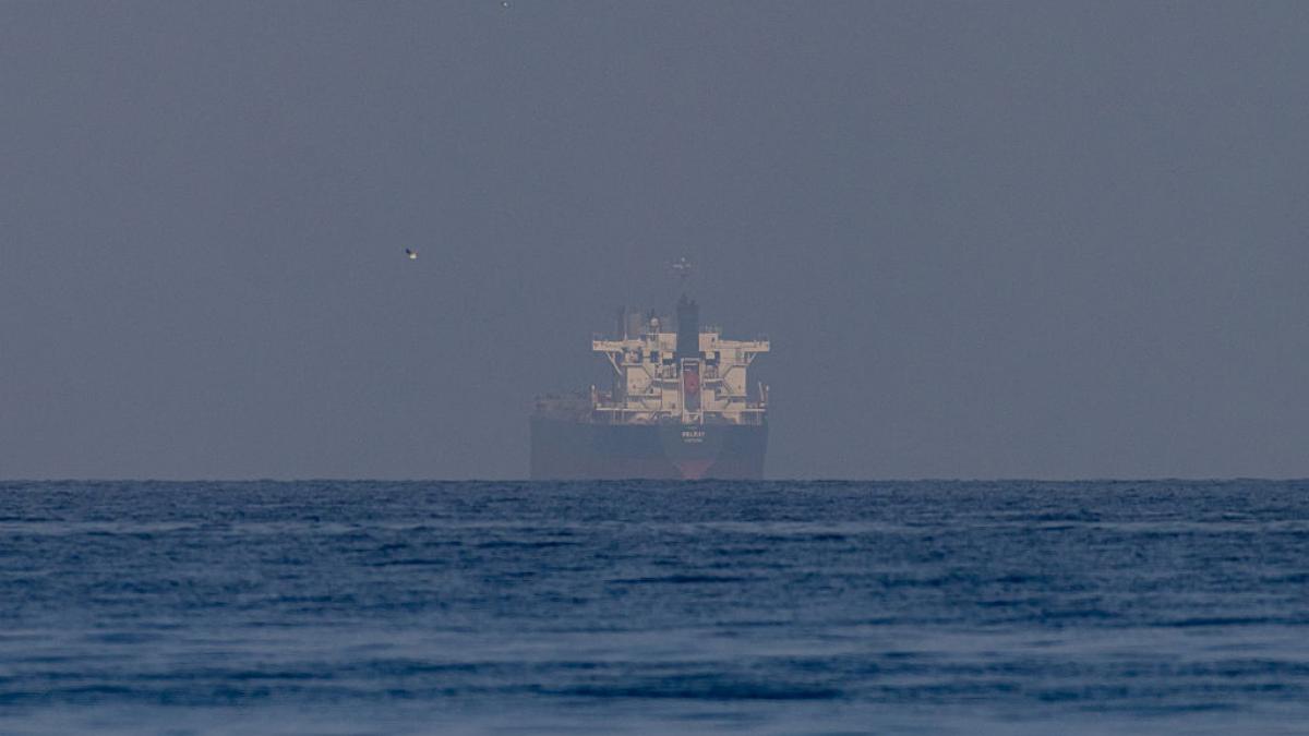 Petrolierele iraniene sfidează BLOCADA SUA: Cinci nave au trecut de Ormuz