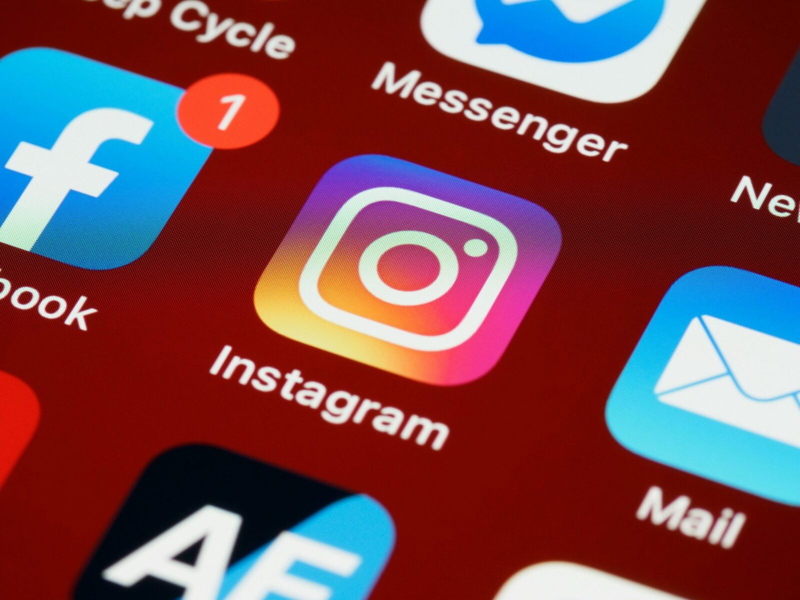 Bani irosiți în Australia: doi din trei copii, dependenți de social media