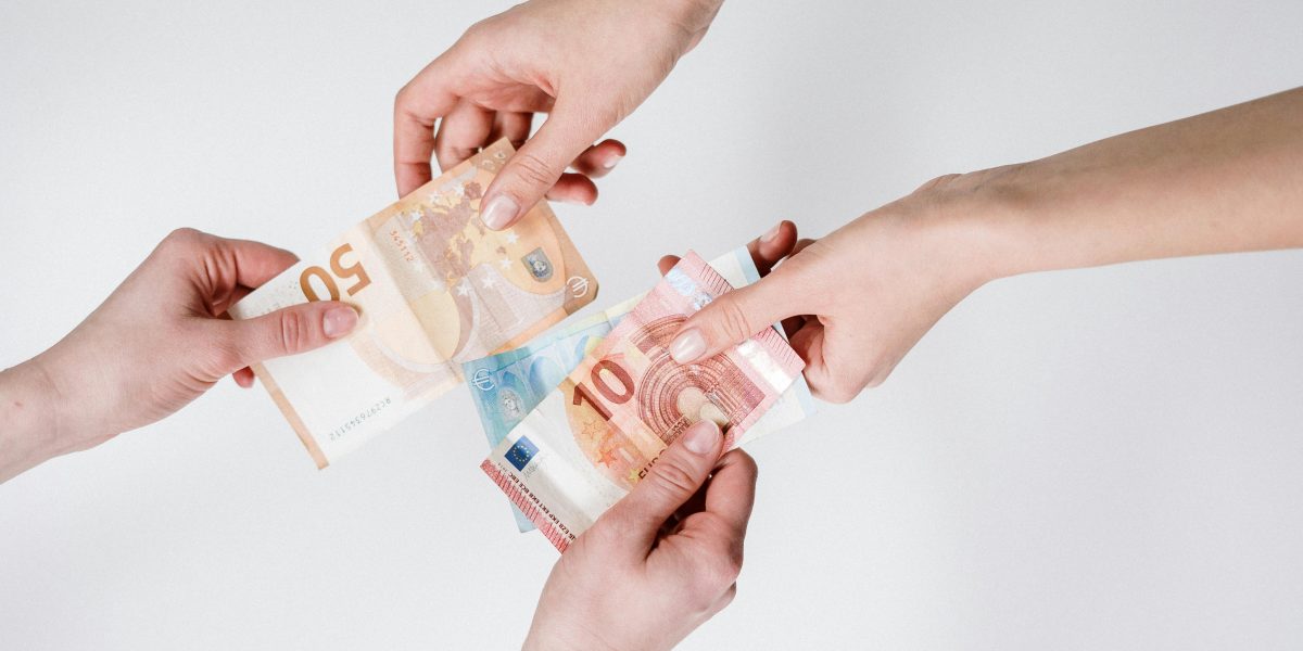 UE, lege anticorupție: Amenzi mari și pedepse minime pentru companii