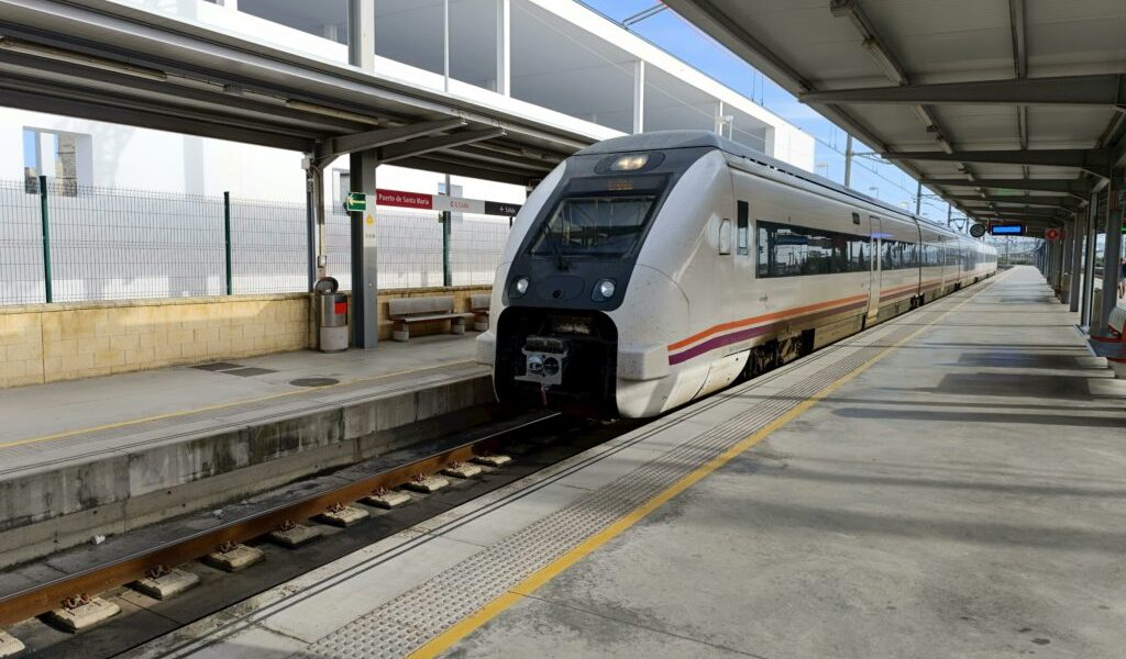 Tineri europeni, pregătiți-vă de aventură! 40.000 de bilete de tren gratuite, oferite de Comisia Europeană, așteaptă să fie câștigate în cadrul programului DiscoverEU