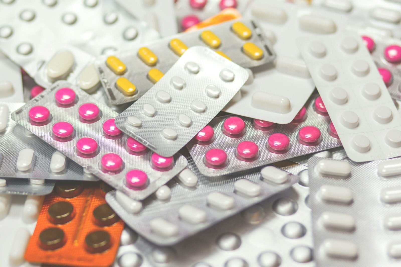 UE, excedent record la medicamente: Peste 220 miliarde euro în 2025! Cine sunt marii exportatori?