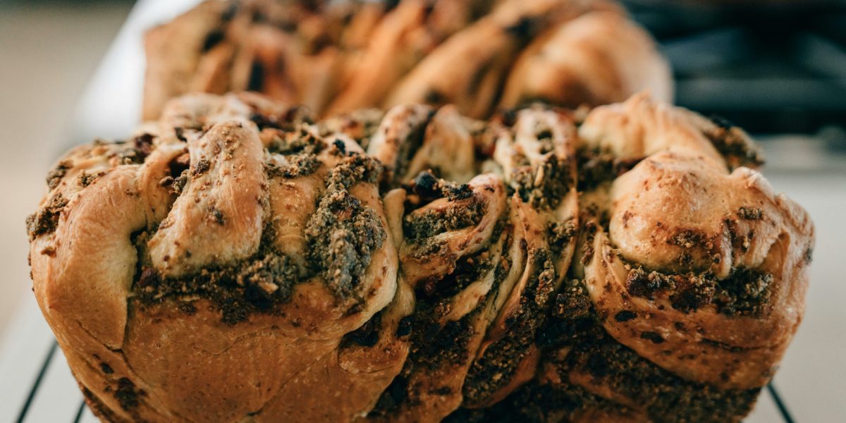 Rețeta bunicii: cum faci cel mai pufos cozonac de Paște, ca-n România