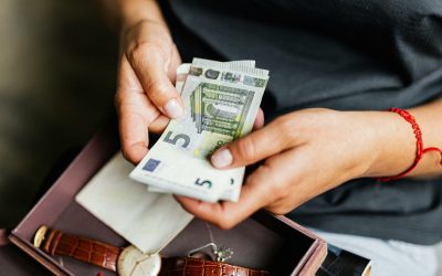 Românii, despăgubiți cu 173.000 de euro: Ce produse și servicii au creat nemulțumiri?