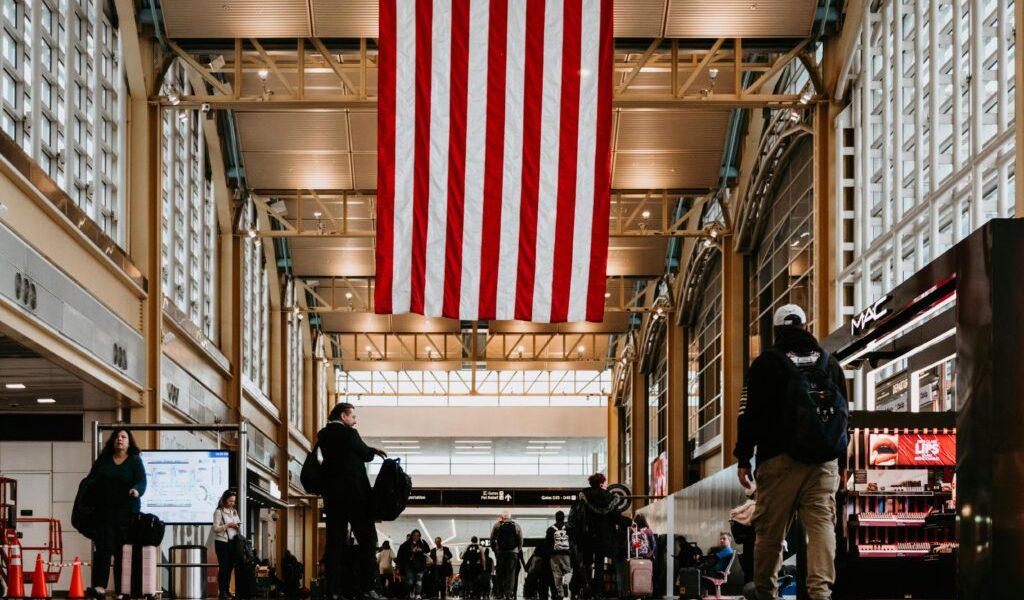 Robot, genunchi bionic și meteorit din 1576: Obiecte ciudate uitate în aeroporturi