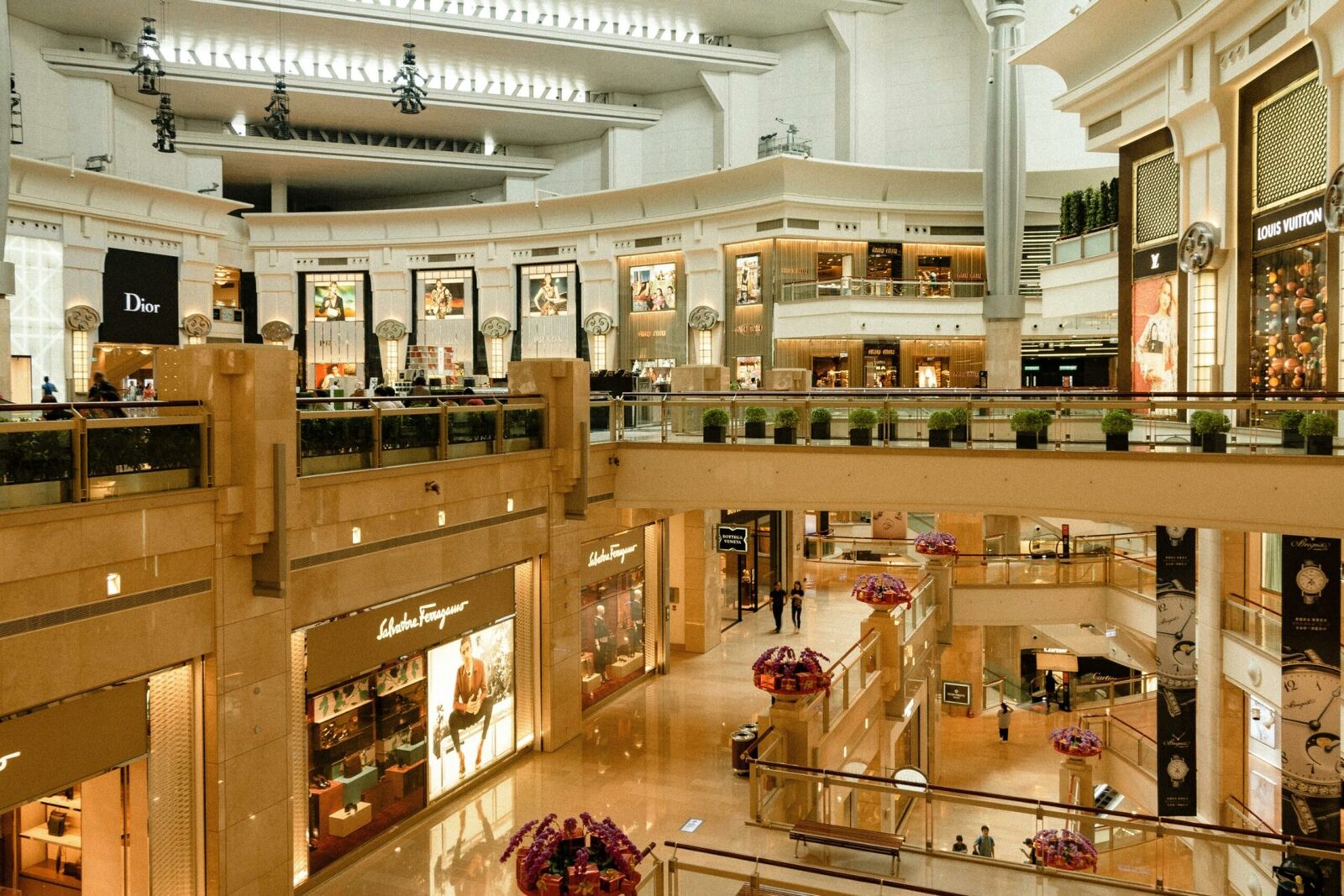 Mall deschis de Paște: Unde poți merge la cumpărături în România