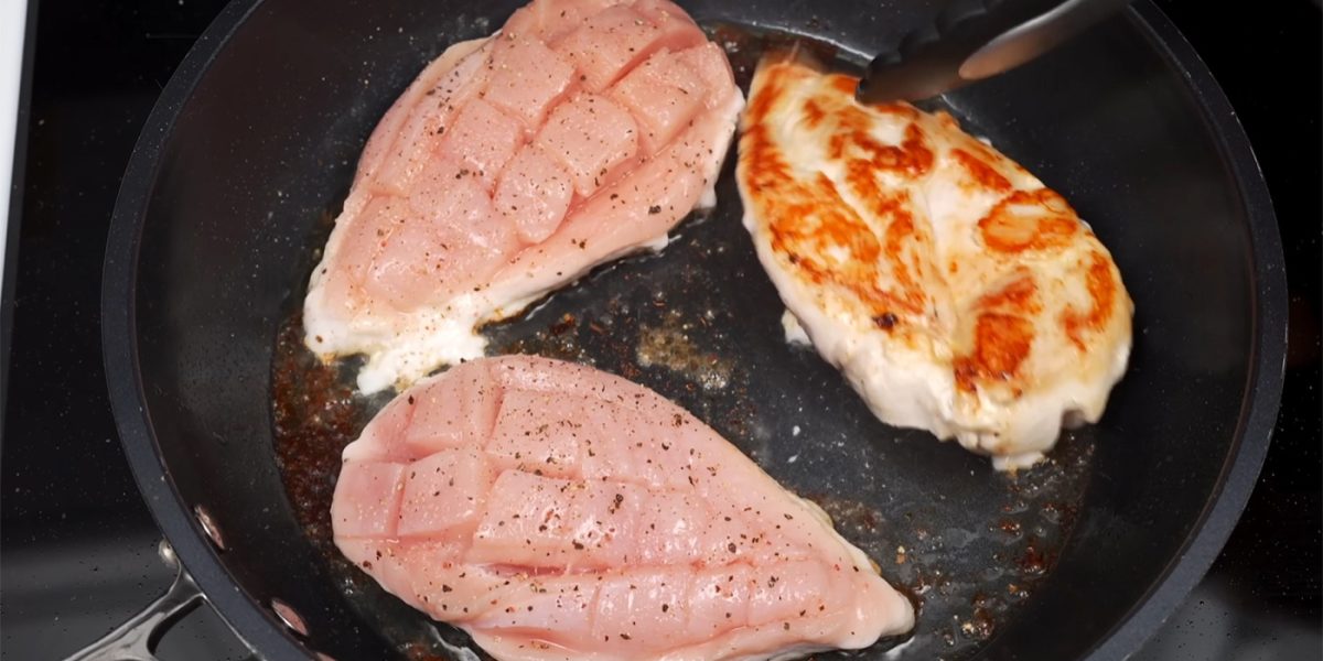 Cum gătești PIEPTUL de pui perfect? Secretul gustului și-al suculenței!