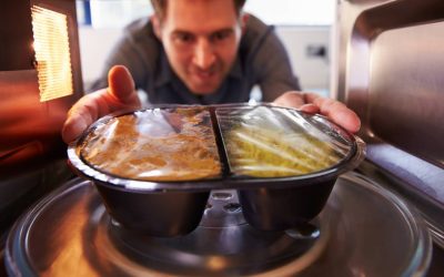 Un medic a declarat recent că a renunțat complet la folosirea plasticului în viața de zi cu zi, după ce a analizat studii legate de impactul microplasticelor asupra sănătății