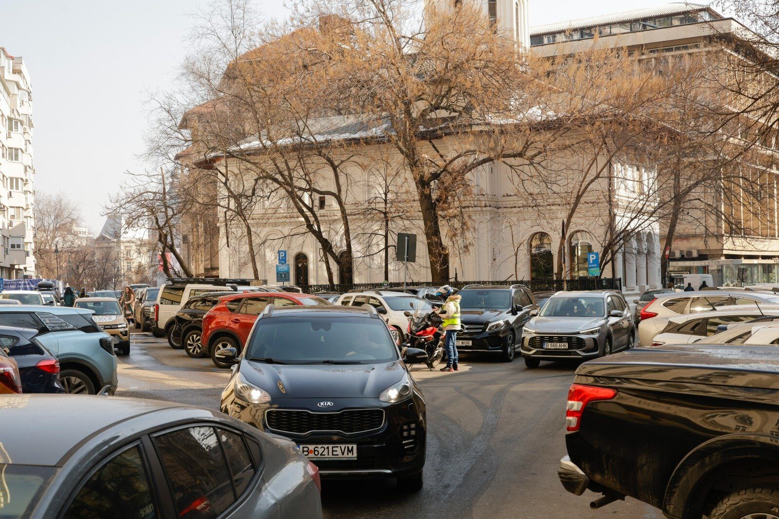 Primăria Capitalei implică studenții în reconfigurarea spațiului public din centrul Bucureștiului Primăria Municipiului București anunță o inițiativă de regenerare urbană a zonei din jurul Străzilor Edgar Quinet și Biserica Enei, având ca scop pietonalizarea și transformarea acesteia într-un spațiu mai prietenos pentru localnici și vizitatori