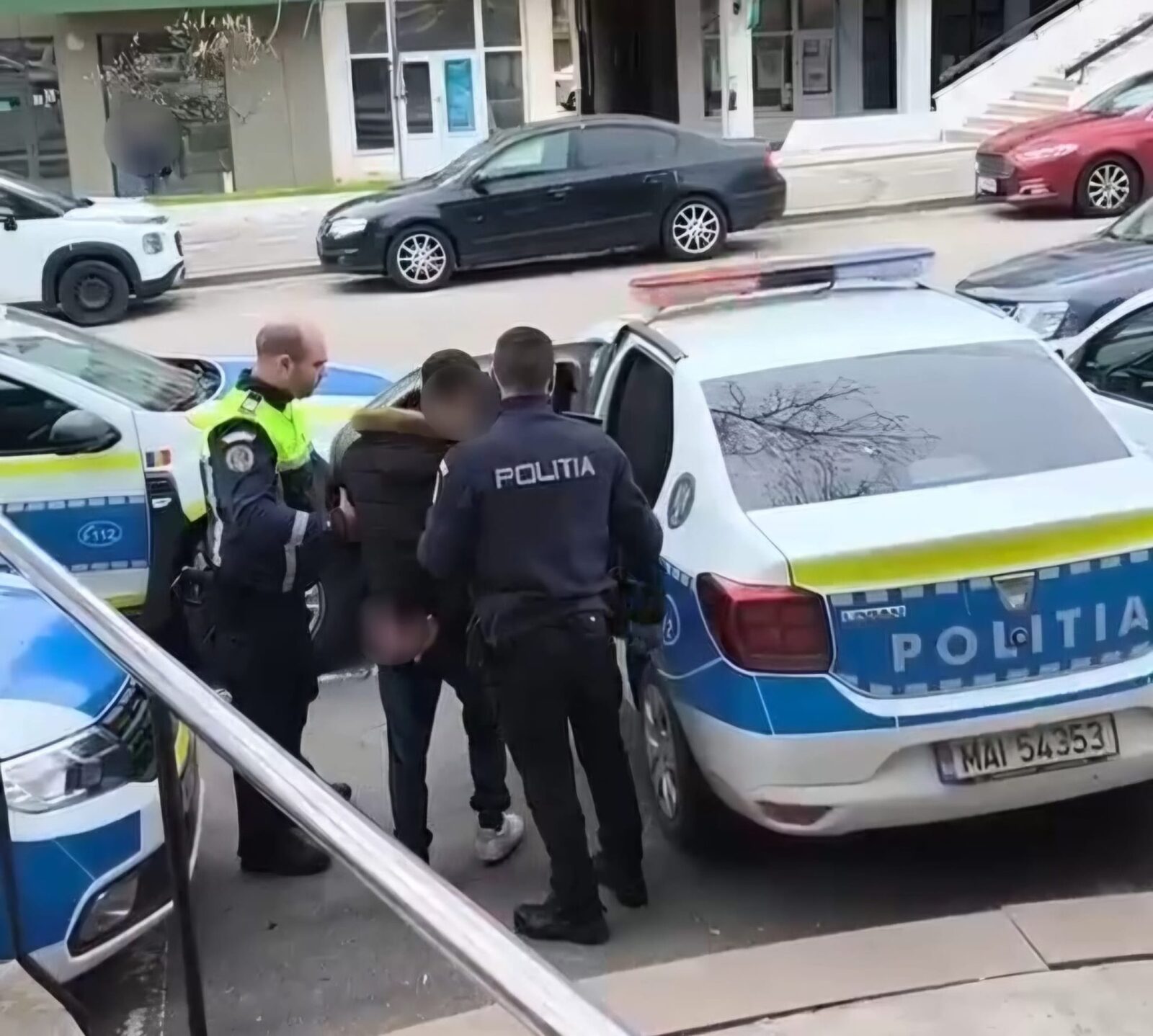 Tânăr, arestat după ce a lovit un polițist, la București, pentru muzică