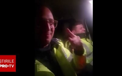 Polițiști din Brăila, filmați cu manele în mașina de serviciu