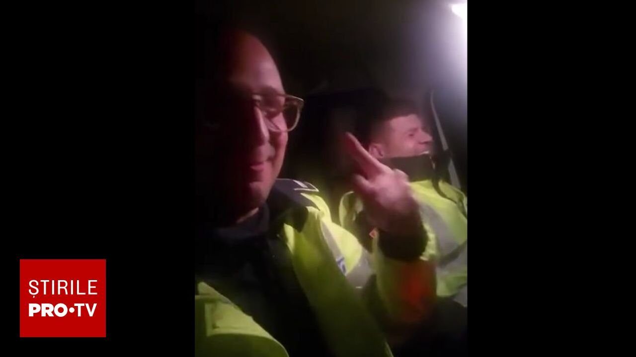 Polițiști din Brăila, filmați cu manele în mașina de serviciu