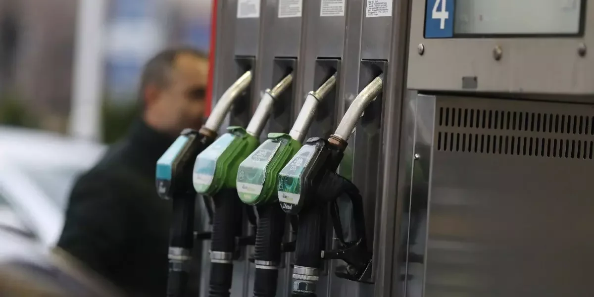 Prețuri carburanți: Cât costă un plin în România pe 20 aprilie 2026? Impactul crizei de kerosen