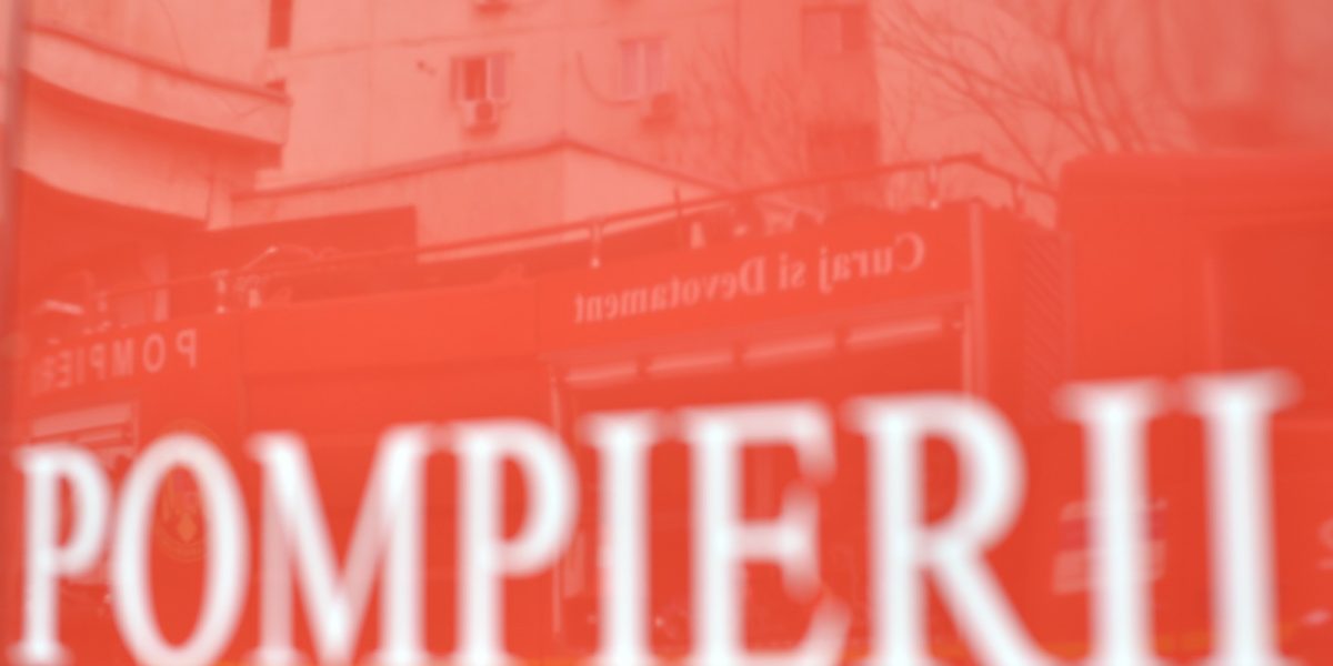 Incendiu la o clădire dezafectată din Câmpina, intervenție în curs Pompierii prahoveni intervin în aceste momente pentru stingerea unui incendiu izbucnit la o clădire dezafectată din Câmpina, situată pe strada Fostului Institut de Petrol și Gaze