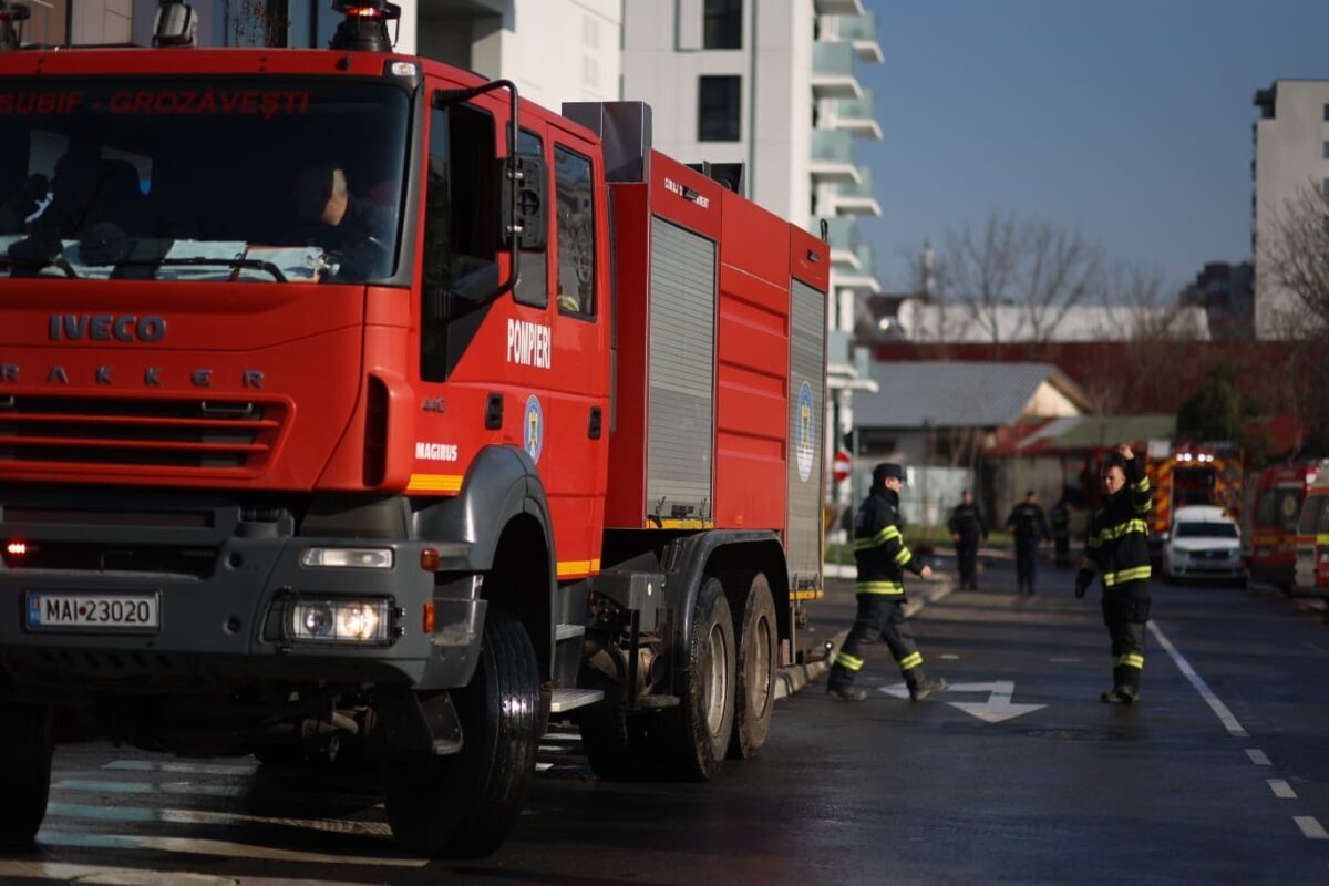 Un accident rutier pe DN 1A, în județul Prahova, a mobilizat rapid forțe de intervenție majore, autoritățile activând Planul Roșu din cauza posibilității unui număr mare de victime