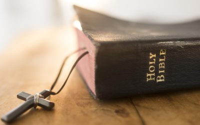 Un farmacist din Tennessee colecționează biblii de lux originare din toată lumea, unele ajungând la prețuri de câteva sute de euro