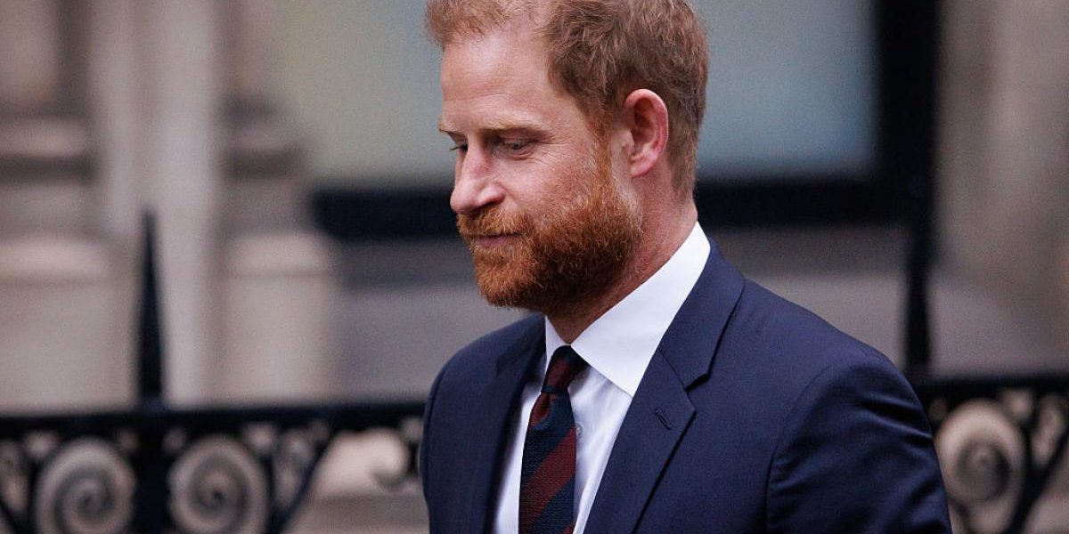 Harry, dat în judecată pentru defăimare de propria fundație caritabilă