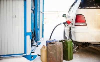 Poți lua combustibil în canistră de la benzinărie? Reguli esențiale pentru șoferi