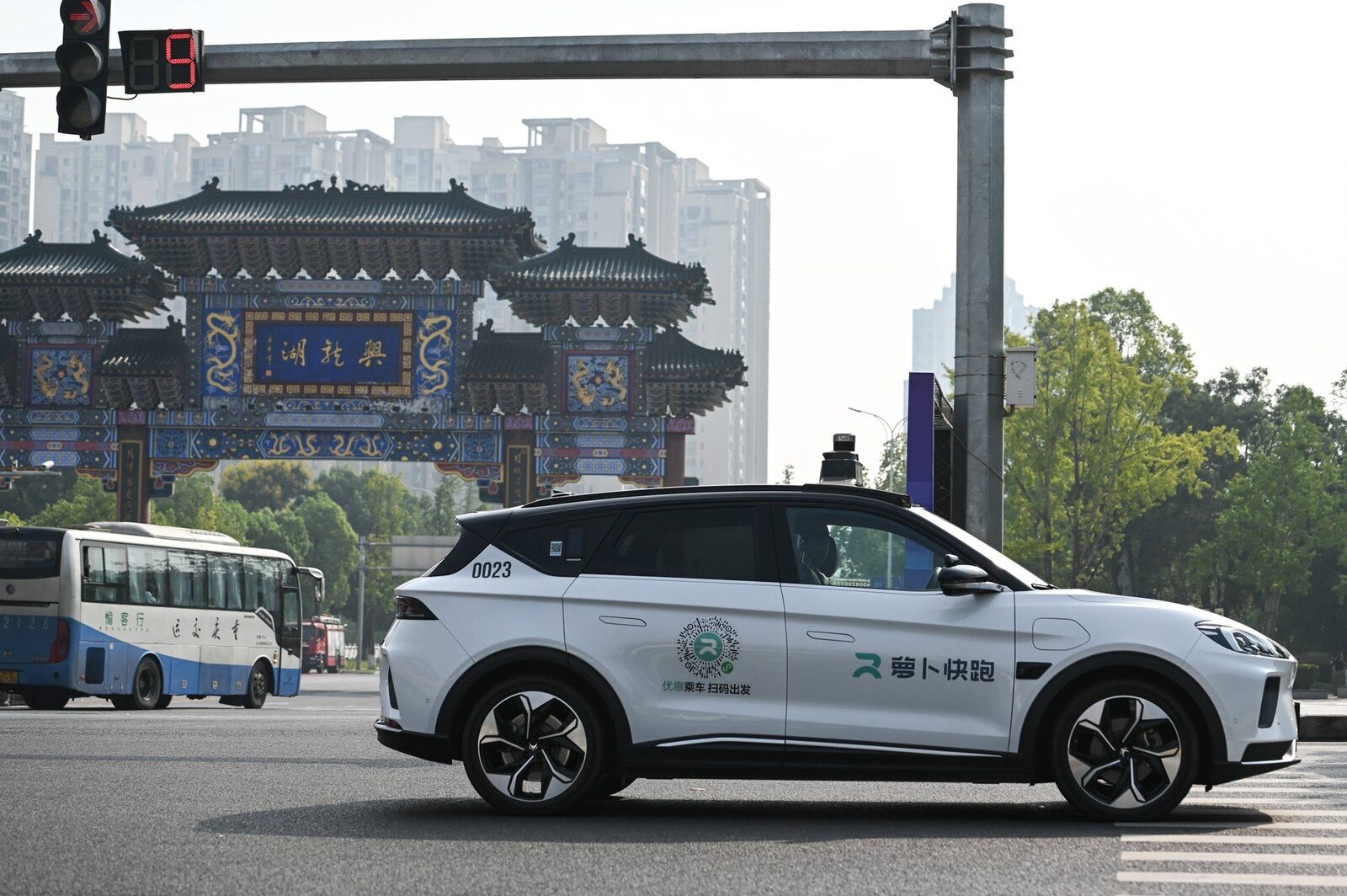 Autoritățile din Wuhan au anunțat miercuri că un incident tehnic a oprit numeroase robotaxiuri Apollo Go, făcând reacții în mediul online și ridicând întrebări despre siguranța serviciilor autonome în China