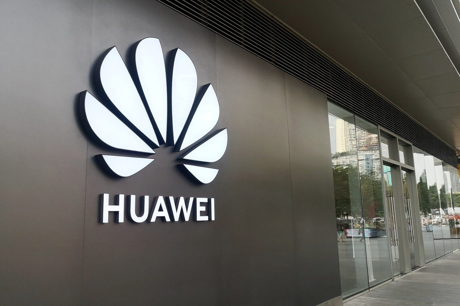 Huawei dă lovitura: Noul telefon pliabil, peste Apple șî Samsung!
