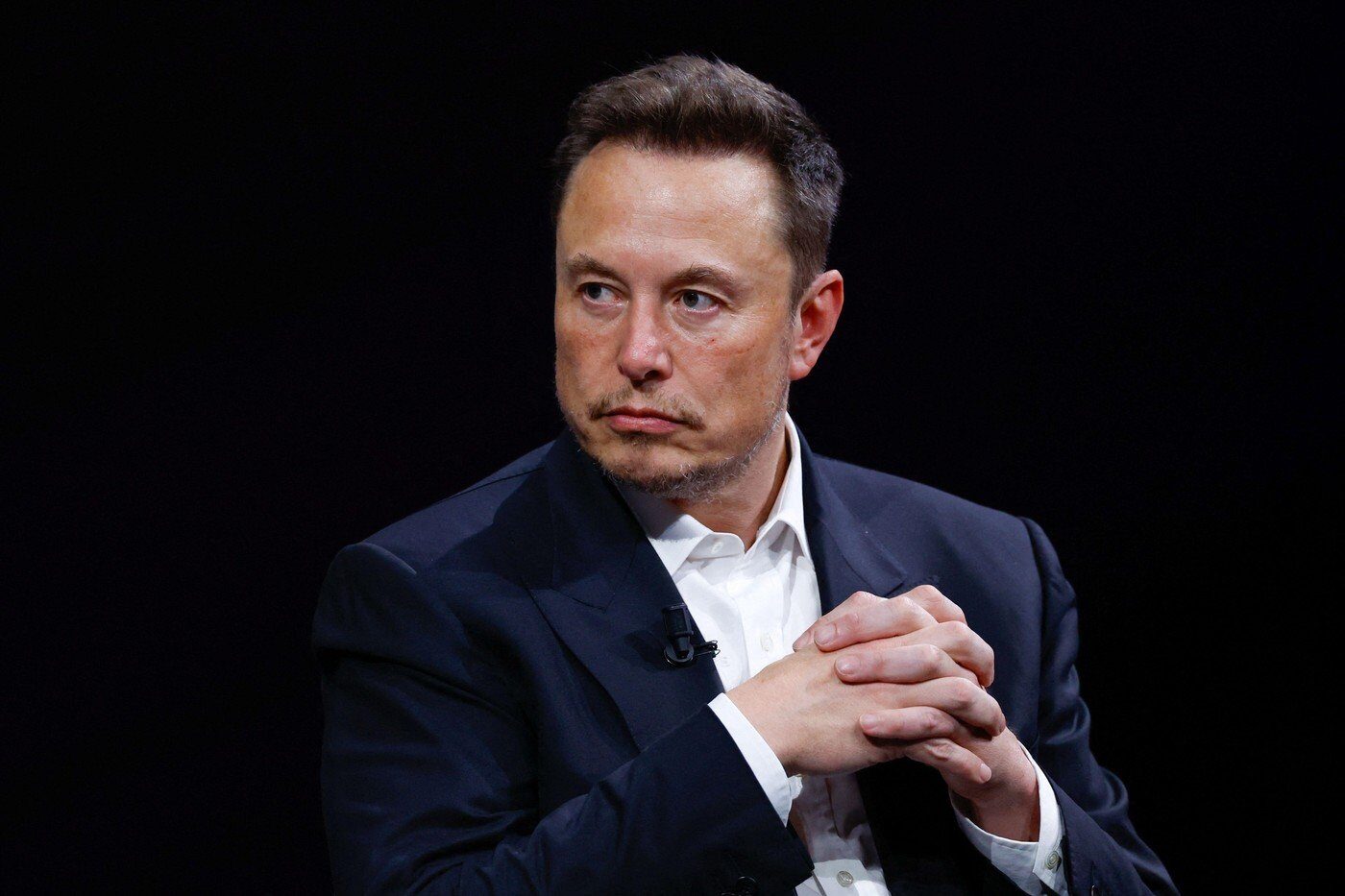 ELON Musk VREA SĂ-I DEMITĂ PE ALTMAN ȘI BROCKMAN DE LA OPENAI ELON Musk încearcă să obțină înlăturarea lui SAM ALTMAN din funcția de director executiv (CEO) al OpenAI și a lui GREG BROCKMAN din cea de președinte a companiei de inteligență artificială