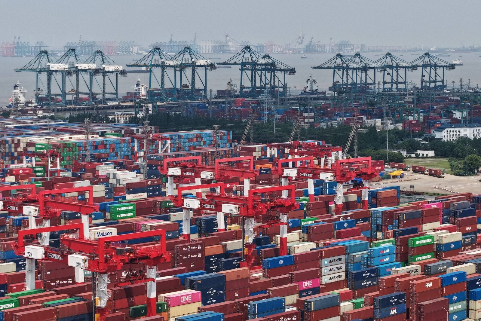 China, cu exporturi în frână: Ce se întâmplă cu economia globală