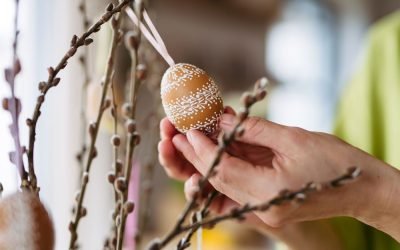 Floriile, sărbătoarea care marchează intrarea triumfătoare a lui Iisus Hristos în Ierusalim, reprezintă una dintre cele mai importante evenimente din calendarul creștin ortodox și catolic din România