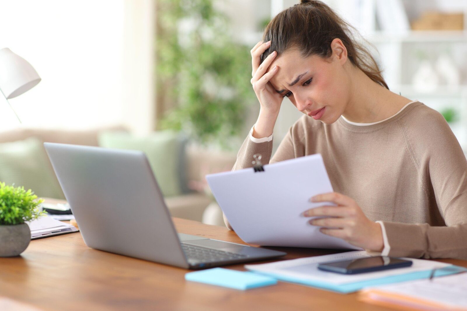 Criză: Statul, datornic cu facturile, pune firmele mici pe butuci