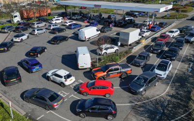 cat de mult au crescut prețurile carburanților în România față de restul europei în contextul crizei de importuri din Rusia și azerbaidjan
