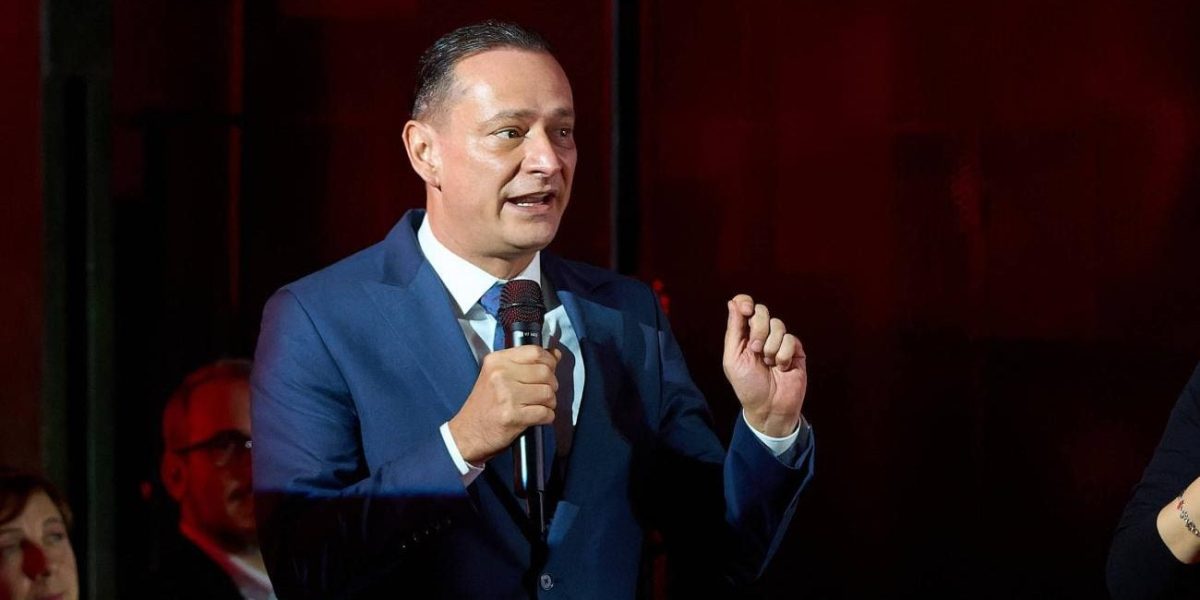 Băluță, foișoare de „garsonieră”: țeavă, tablă și un design sărăcăcios