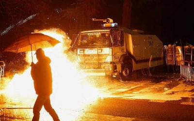 Arestări și scandal la Tirana: Trei parlamentari, la spital, după ciocniri