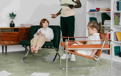 Psihoterapia pentru copii și adolescenți se confruntă cu multiple provocări, diferențiindu-se semnificativ de terapia adresată adulților