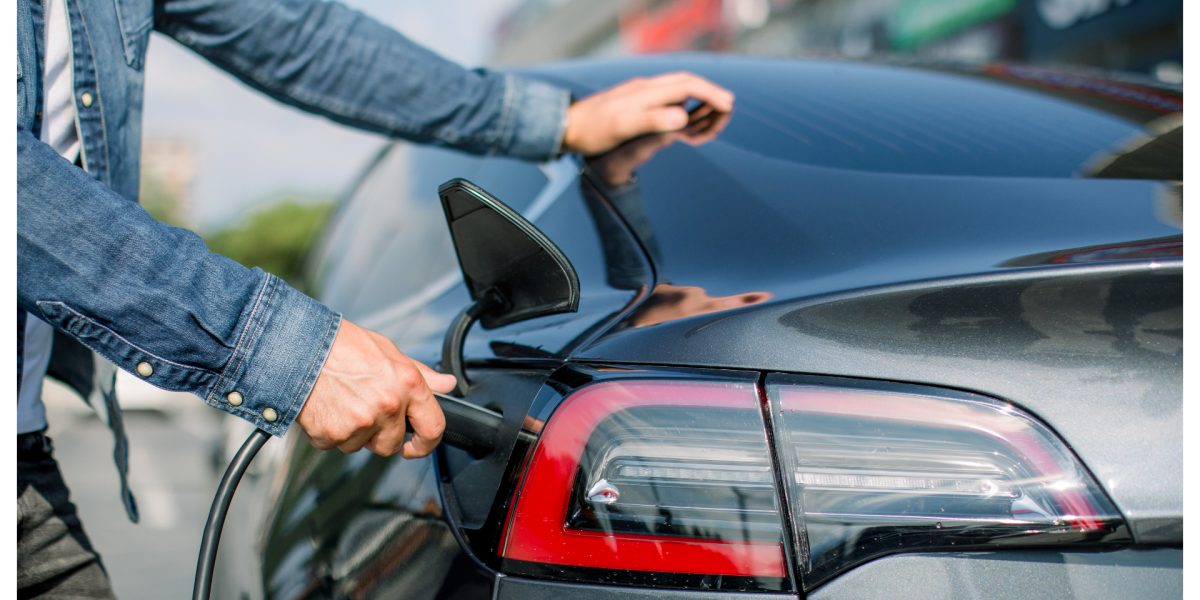 Mașinile electrice, asalt în Europa după explozia prețurilor la benzină