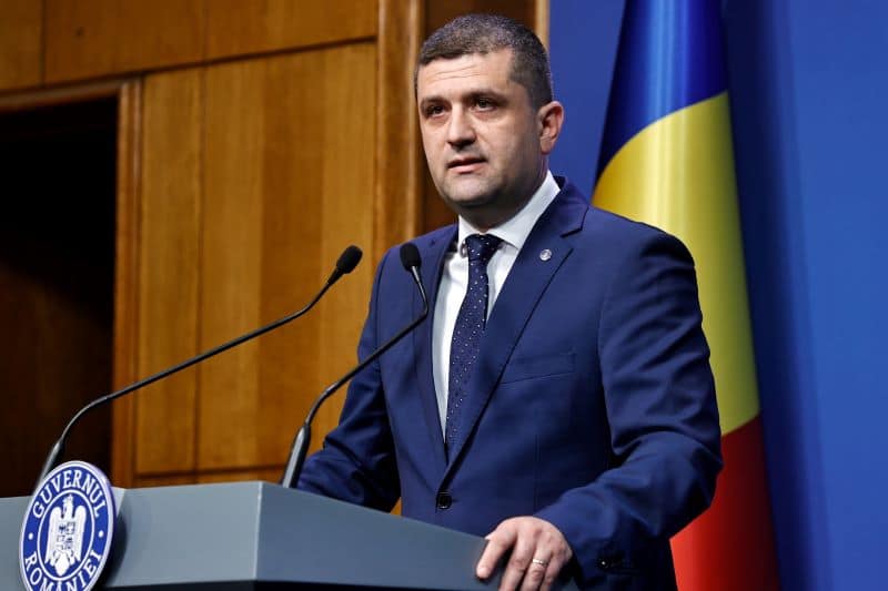 Miruță avertizează: Blocajul politic riscă să piardă contracte SAFE