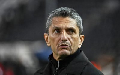 Răzvan Lucescu, antrenorul în vârstă de 57 de ani al clubului PAOK Salonic, a ajuns de urgență în România, duminică seara, pentru a fi aproape de familia sa în fața unei situații medicale extrem de grave