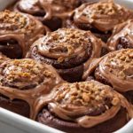 Rulouri pufoase cu ciocolată și scorțișoară: Rețeta care-ți parfumează casa!