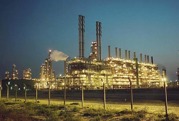 Atac cu rachete iraniene asupra unui complex petrochimic din Arabia Saudită
