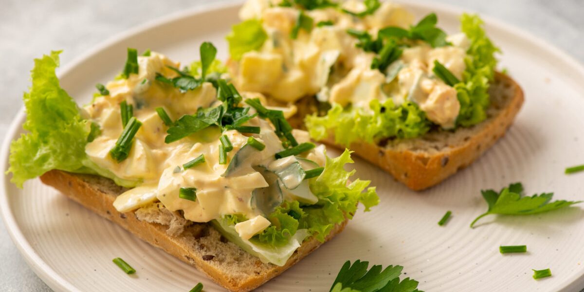 rapid și delicios: 3 rețete de salată de ouă, perfecte pentru gustare sau sandwich