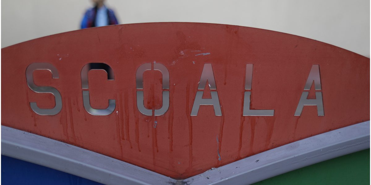 Profesorul din Gorj, acuzat de abuz sexual, încasează salariul de un an