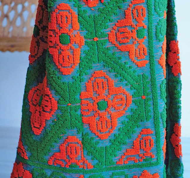 Branduri autohtone renasc: Costumul popular, de la bunici la „cool”